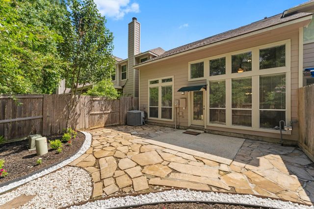 31 W Greenhill Terrace Place, The Woodlands, TX 77382