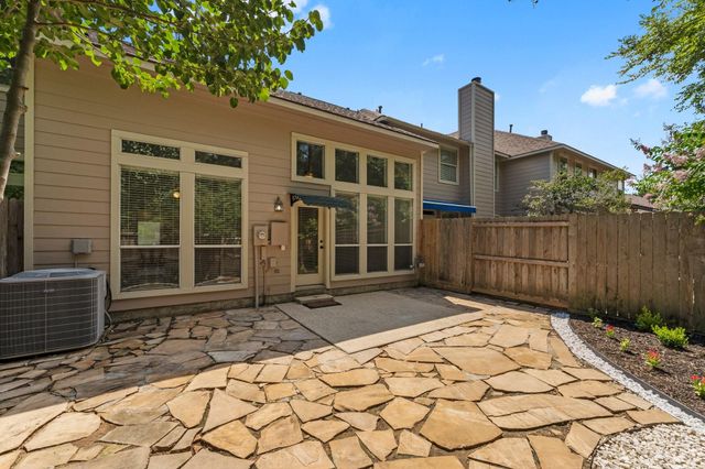31 W Greenhill Terrace Place, The Woodlands, TX 77382