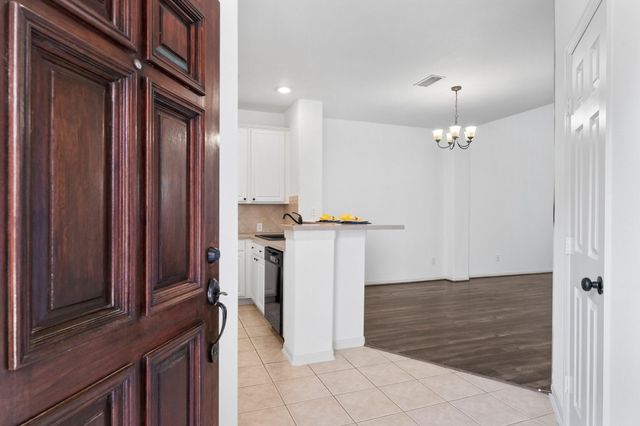 31 W Greenhill Terrace Place, The Woodlands, TX 77382