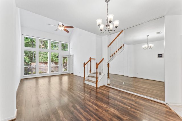 31 W Greenhill Terrace Place, The Woodlands, TX 77382