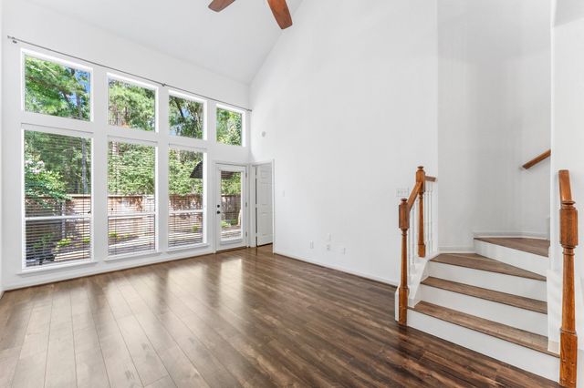 31 W Greenhill Terrace Place, The Woodlands, TX 77382