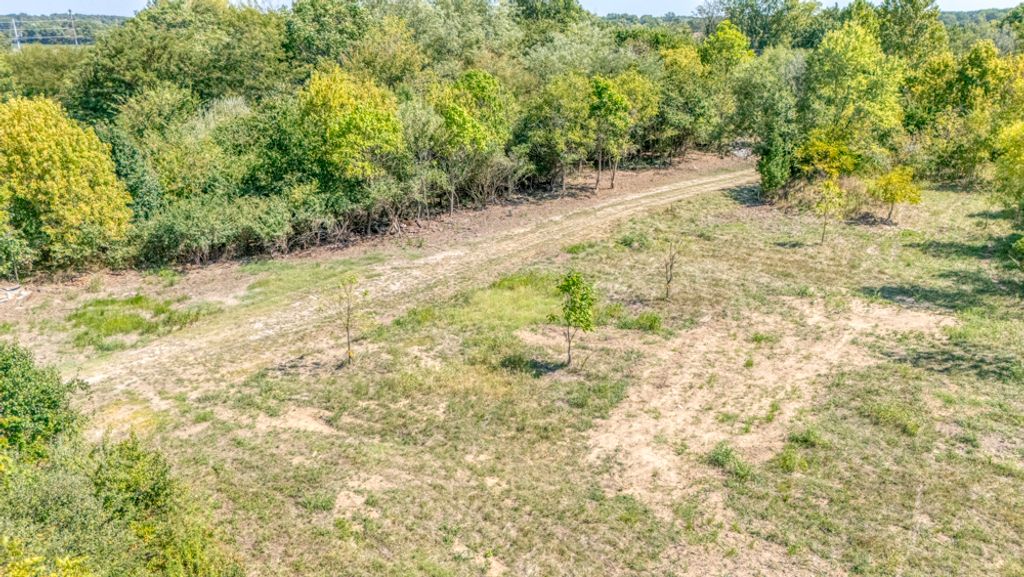 Image 20 of property listing at 1300 Tolle Lane, Mt Vernon, IL 62864