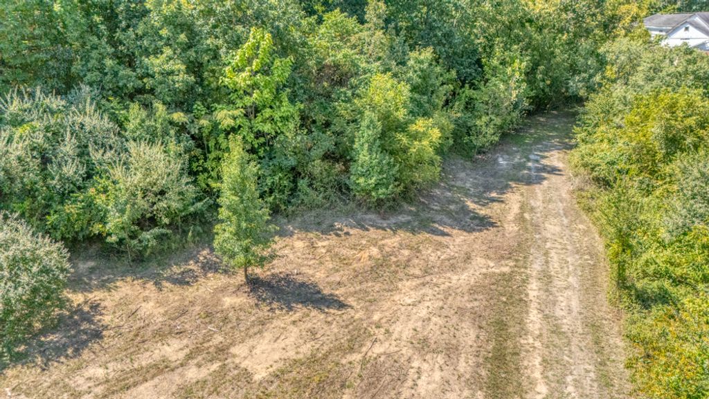 Image 21 of property listing at 1300 Tolle Lane, Mt Vernon, IL 62864