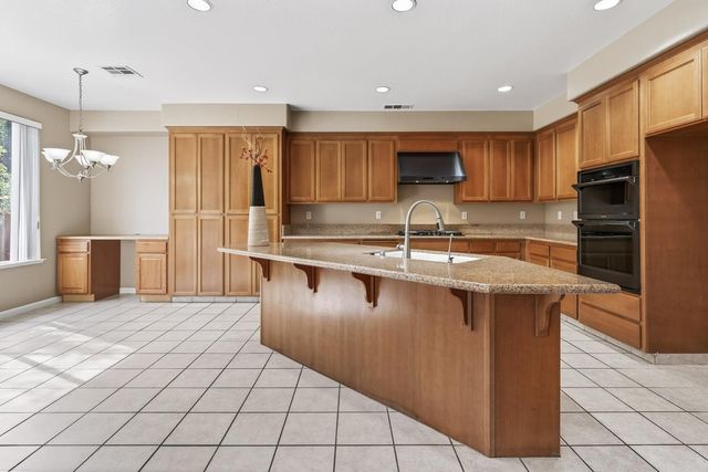 628 Pioneer Ave, Lathrop, CA 95330