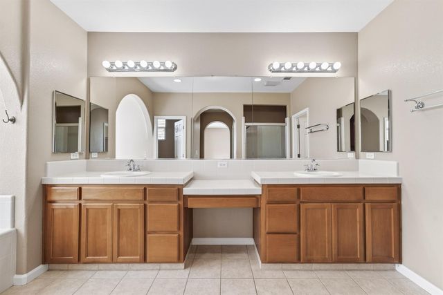 628 Pioneer Ave, Lathrop, CA 95330