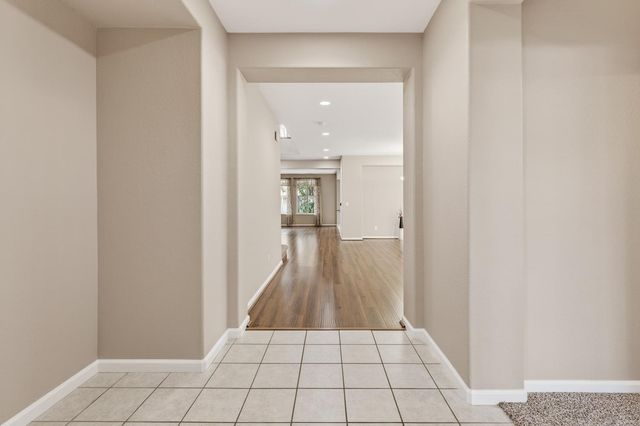 628 Pioneer Ave, Lathrop, CA 95330