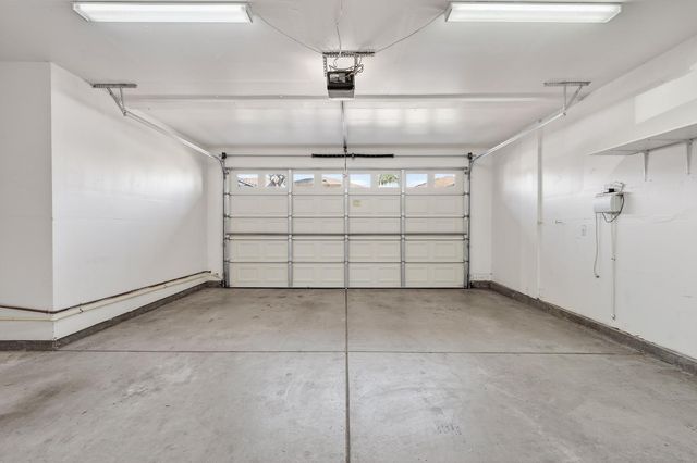 628 Pioneer Ave, Lathrop, CA 95330