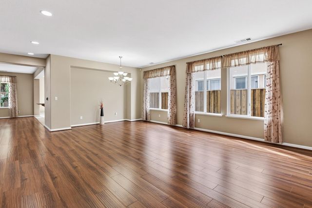 628 Pioneer Ave, Lathrop, CA 95330