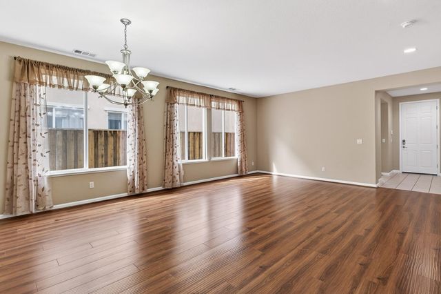 628 Pioneer Ave, Lathrop, CA 95330