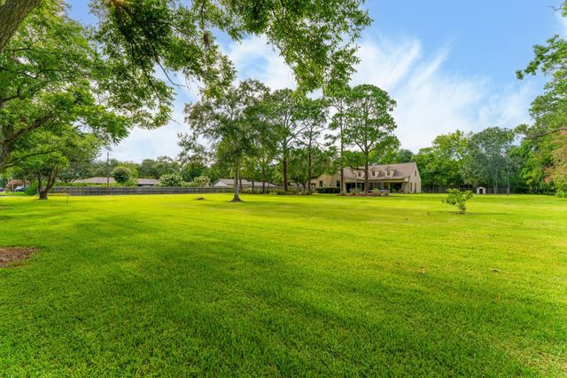 2210 Rita Street, El Campo, TX 77437