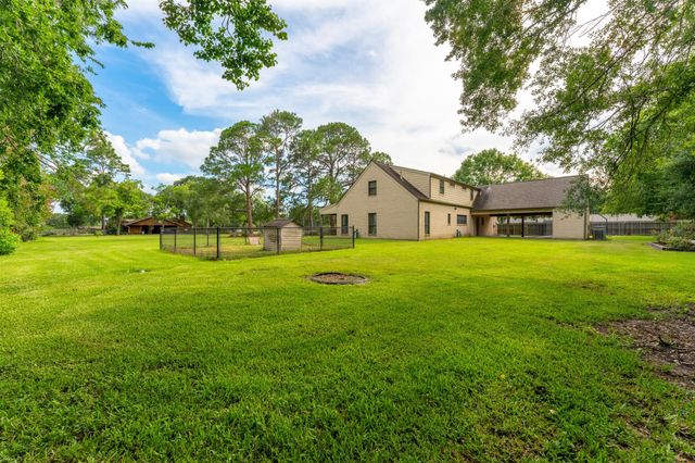 2210 Rita Street, El Campo, TX 77437