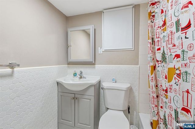 774 8th Street, Secaucus, NJ 07094