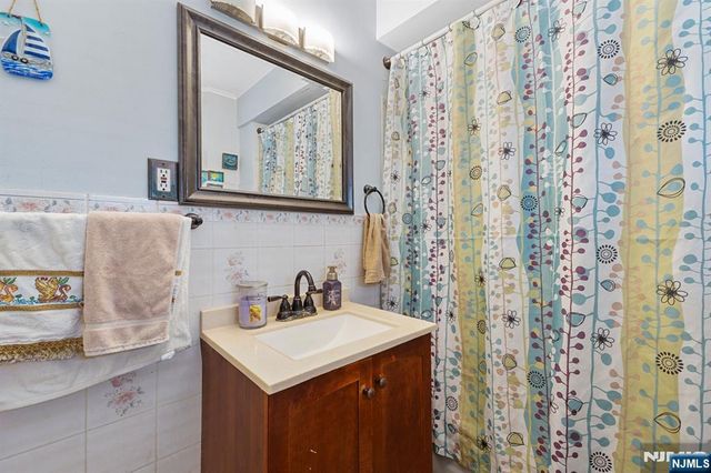 774 8th Street, Secaucus, NJ 07094