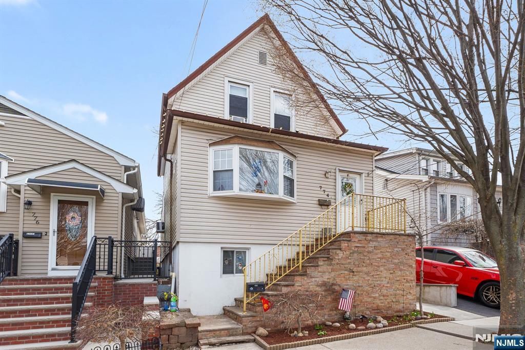774 8th Street, Secaucus, NJ 07094