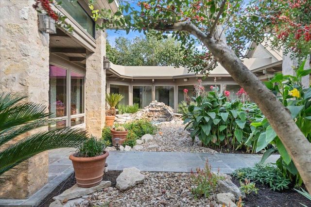 24736 Travis Lakeside CV, Spicewood, TX 78669