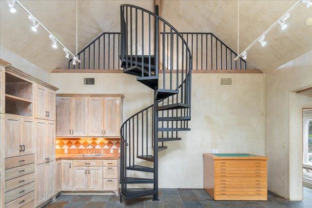 24736 Travis Lakeside CV, Spicewood, TX 78669