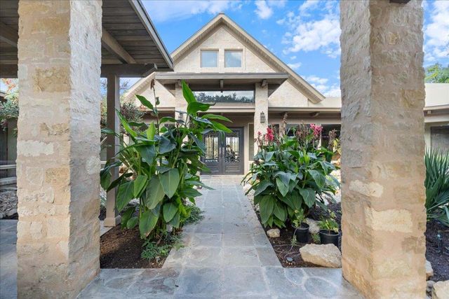 24736 Travis Lakeside CV, Spicewood, TX 78669