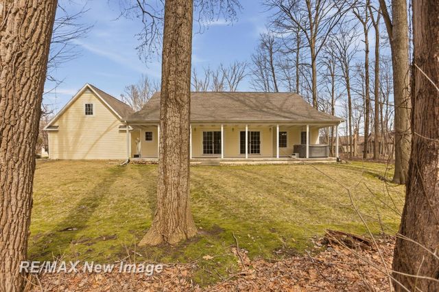 12471 Northern Woods Circle, Tittabawassee Twp, MI 48623