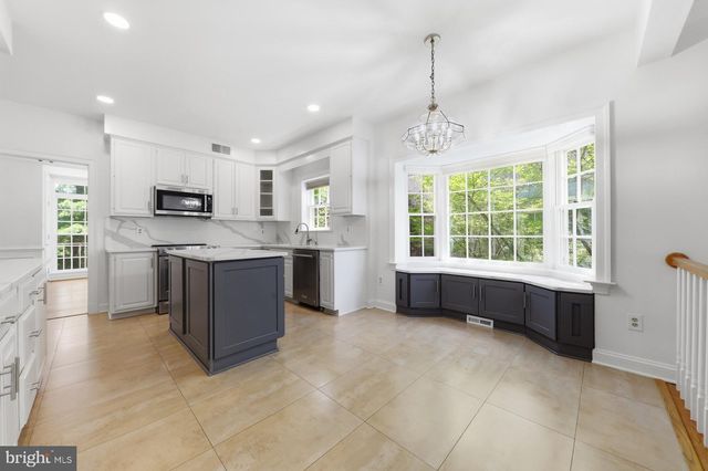 8904 BARROWGATE CT, Potomac, MD 20854
