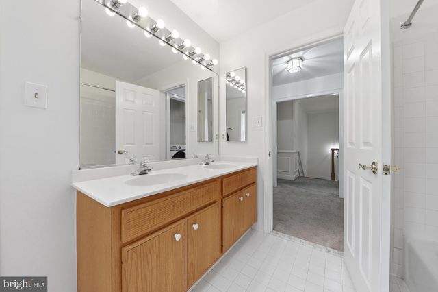 8904 BARROWGATE CT, Potomac, MD 20854