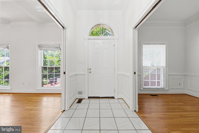 8904 BARROWGATE CT, Potomac, MD 20854