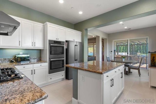 310 Highland Oaks, Fallbrook, CA 92028