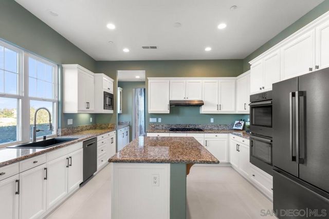 310 Highland Oaks, Fallbrook, CA 92028