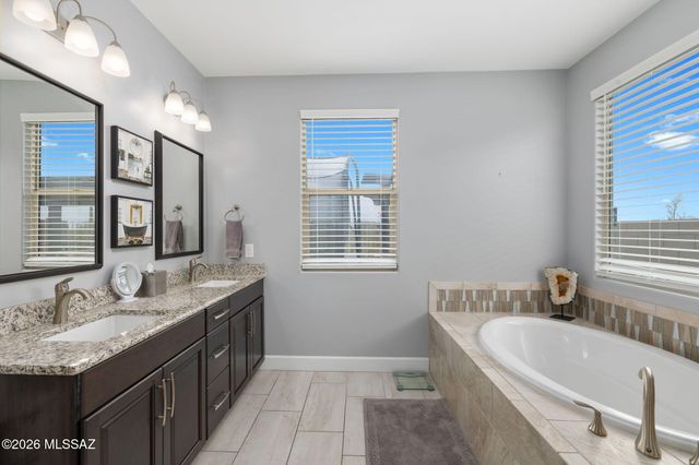 5648 S Saguaro Wash Trail, Tucson, AZ 85747