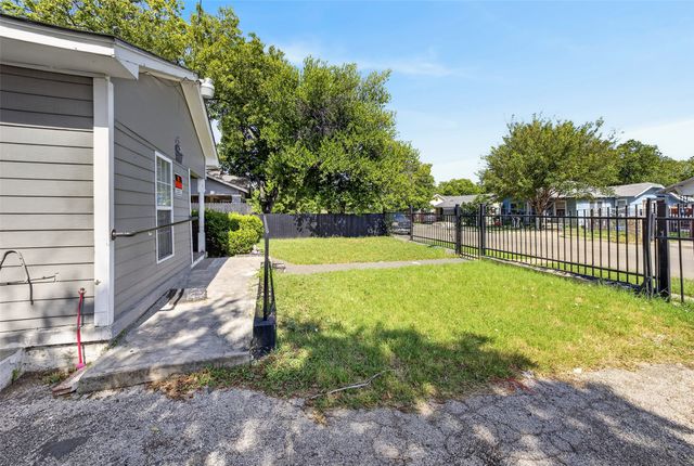 3108 Bideker Avenue, Fort Worth, TX 76105