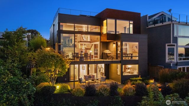 1502 Palm Avenue SW, Seattle, WA 98116
