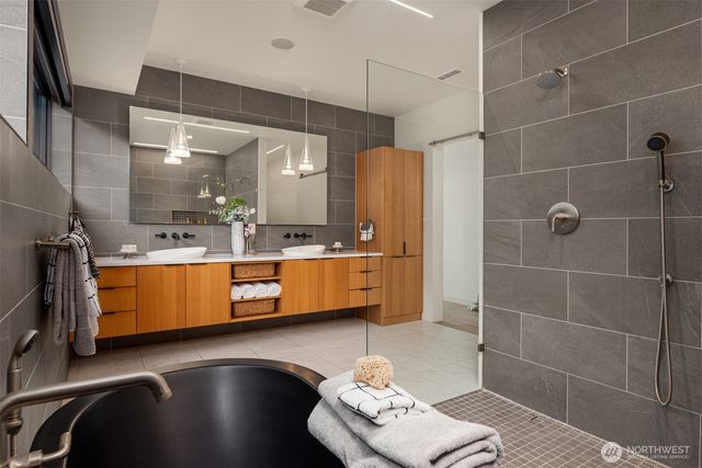 1502 Palm Avenue SW, Seattle, WA 98116