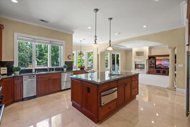 15863 Mina Way, Saratoga, CA 95070