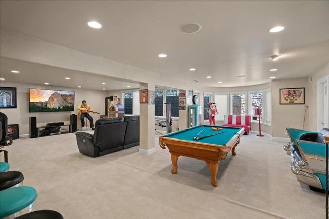 15863 Mina Way, Saratoga, CA 95070