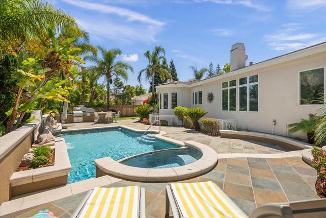 15863 Mina Way, Saratoga, CA 95070
