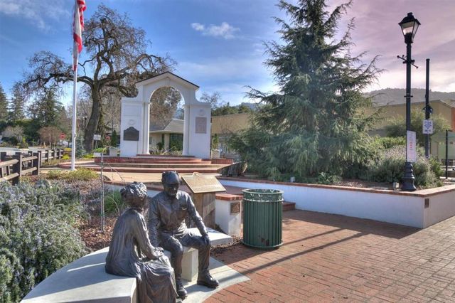 15863 Mina Way, Saratoga, CA 95070