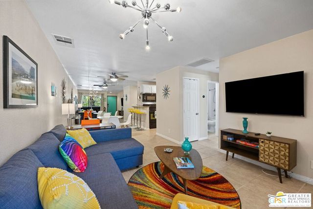 575 N Villa Court 204, Palm Springs, CA 92262