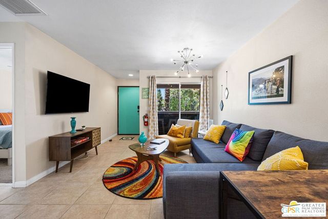 575 N Villa Court 204, Palm Springs, CA 92262