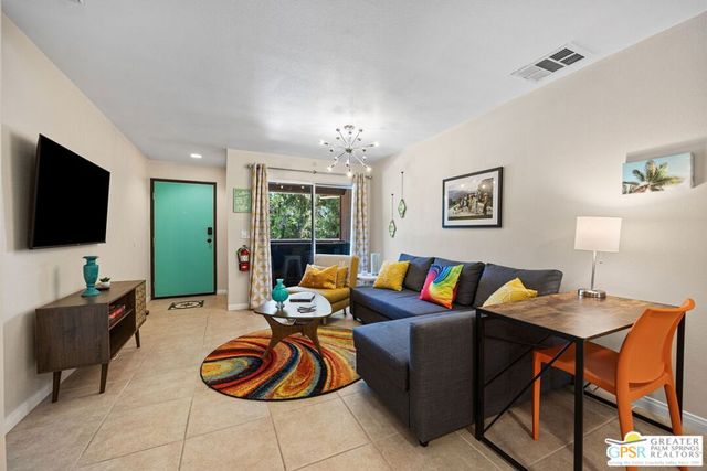 575 N Villa Court 204, Palm Springs, CA 92262