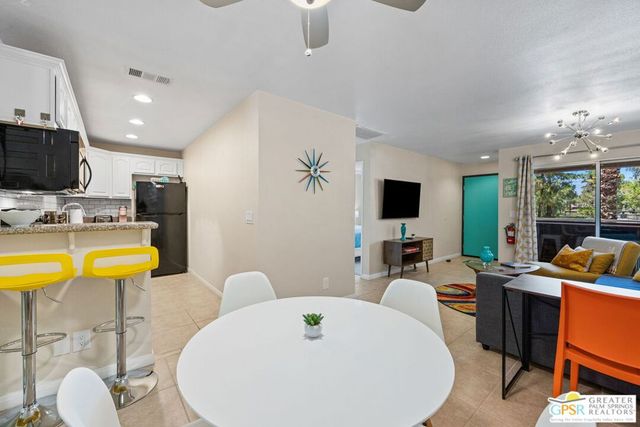 575 N Villa Court 204, Palm Springs, CA 92262