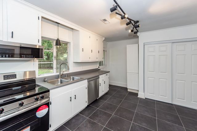 1315 S Sherwood Drive, Charleston, SC 29407