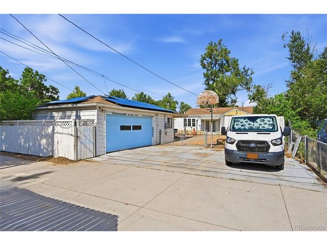 2309 Newark St, Aurora, CO 80010