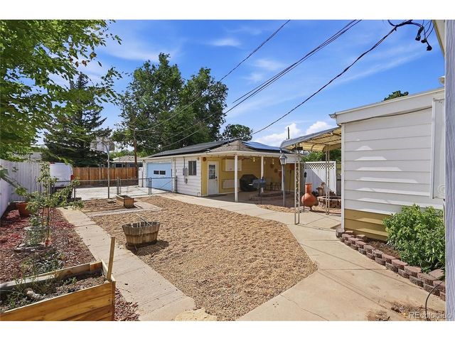 2309 Newark St, Aurora, CO 80010