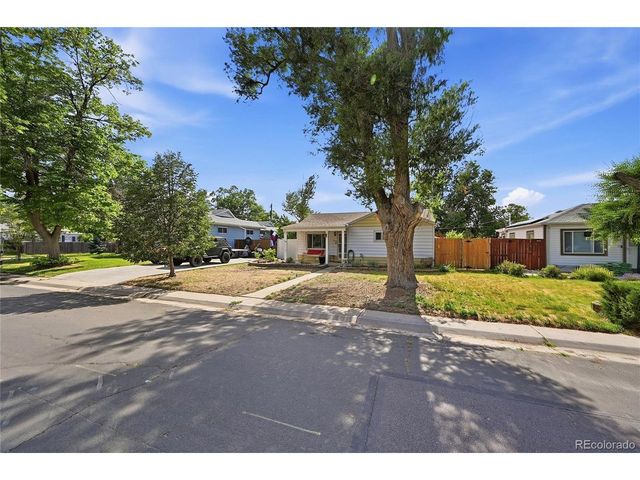 2309 Newark St, Aurora, CO 80010