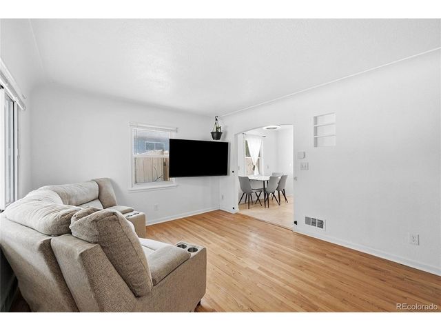 2309 Newark St, Aurora, CO 80010