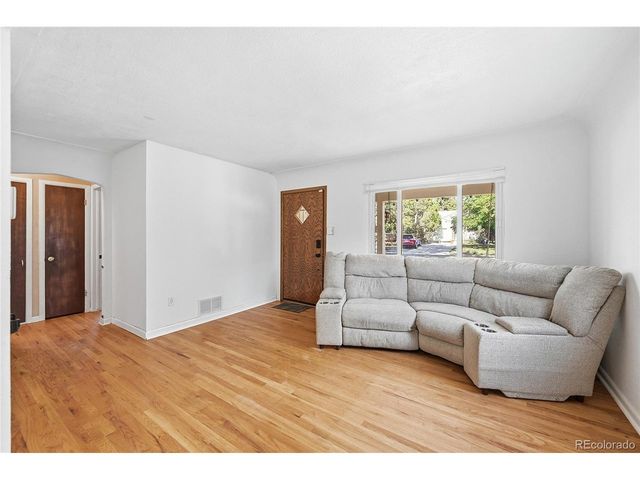 2309 Newark St, Aurora, CO 80010