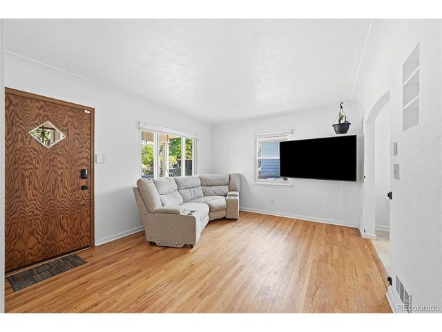 2309 Newark St, Aurora, CO 80010