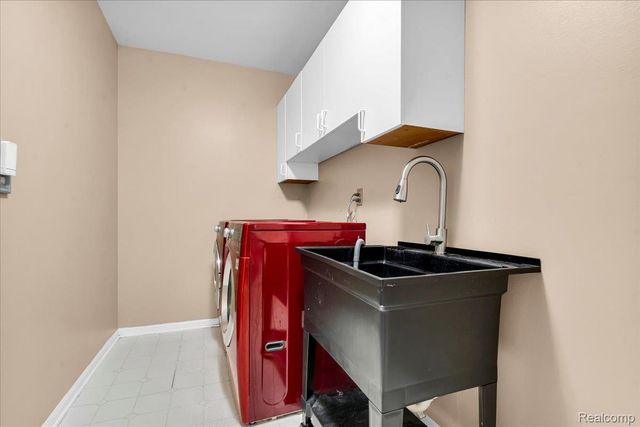 34903 Pennington Drive, Farmington Hills, MI 48335