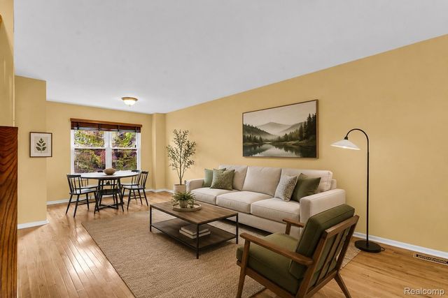 34903 Pennington Drive, Farmington Hills, MI 48335