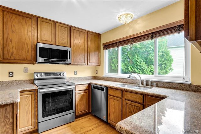 34903 Pennington Drive, Farmington Hills, MI 48335