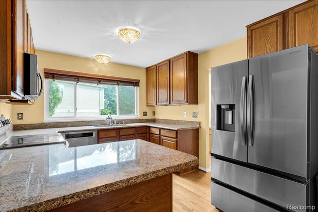 34903 Pennington Drive, Farmington Hills, MI 48335
